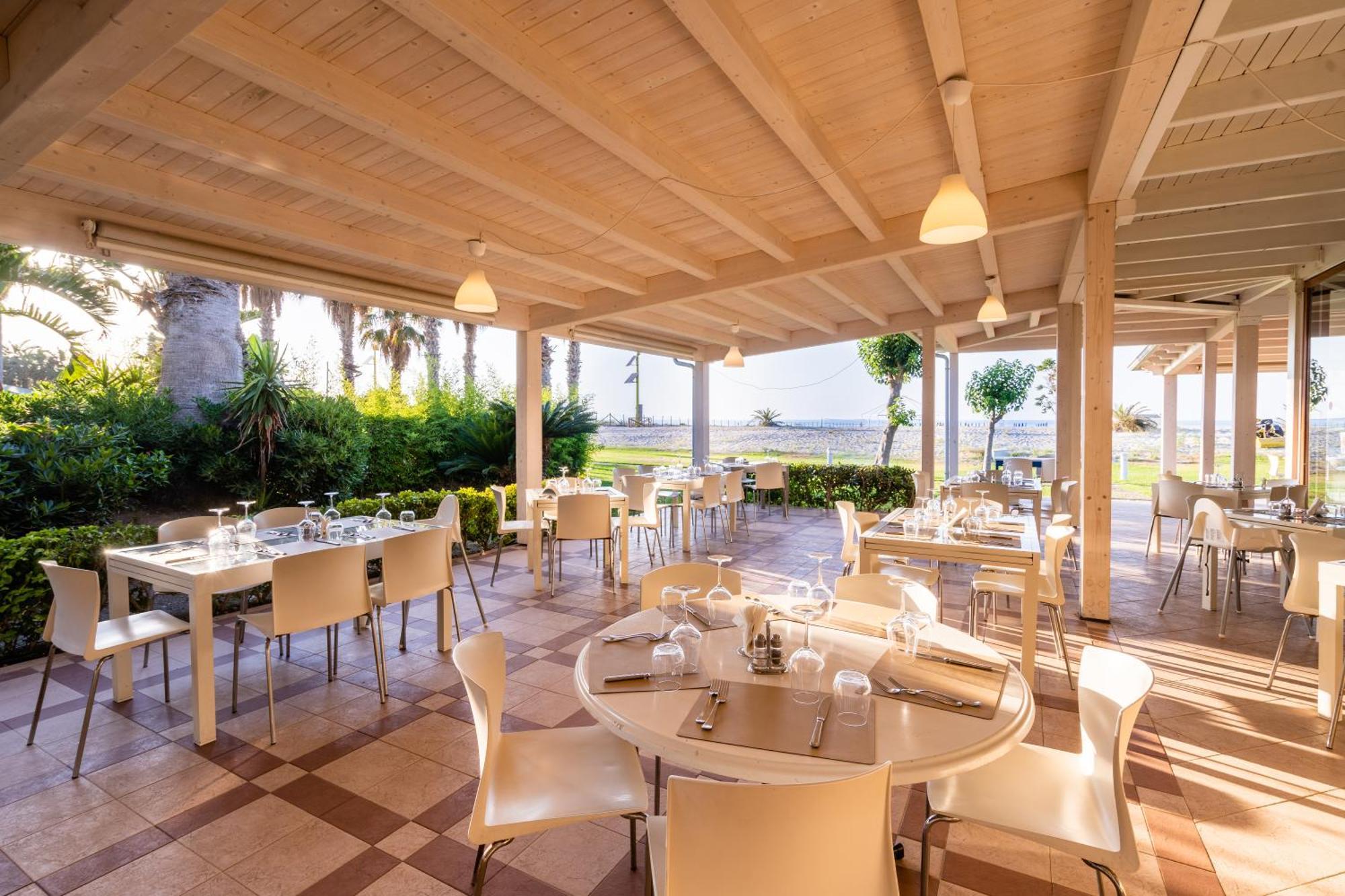 Le Dune Beach Club Messina Exteriör bild
