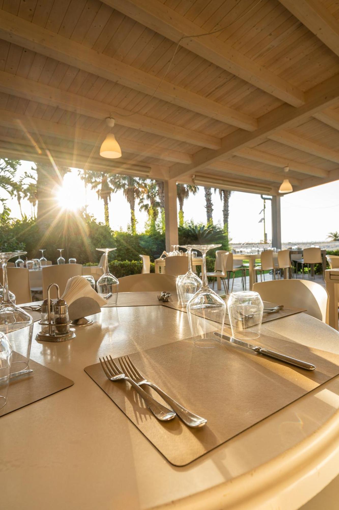 Le Dune Beach Club Messina Exteriör bild