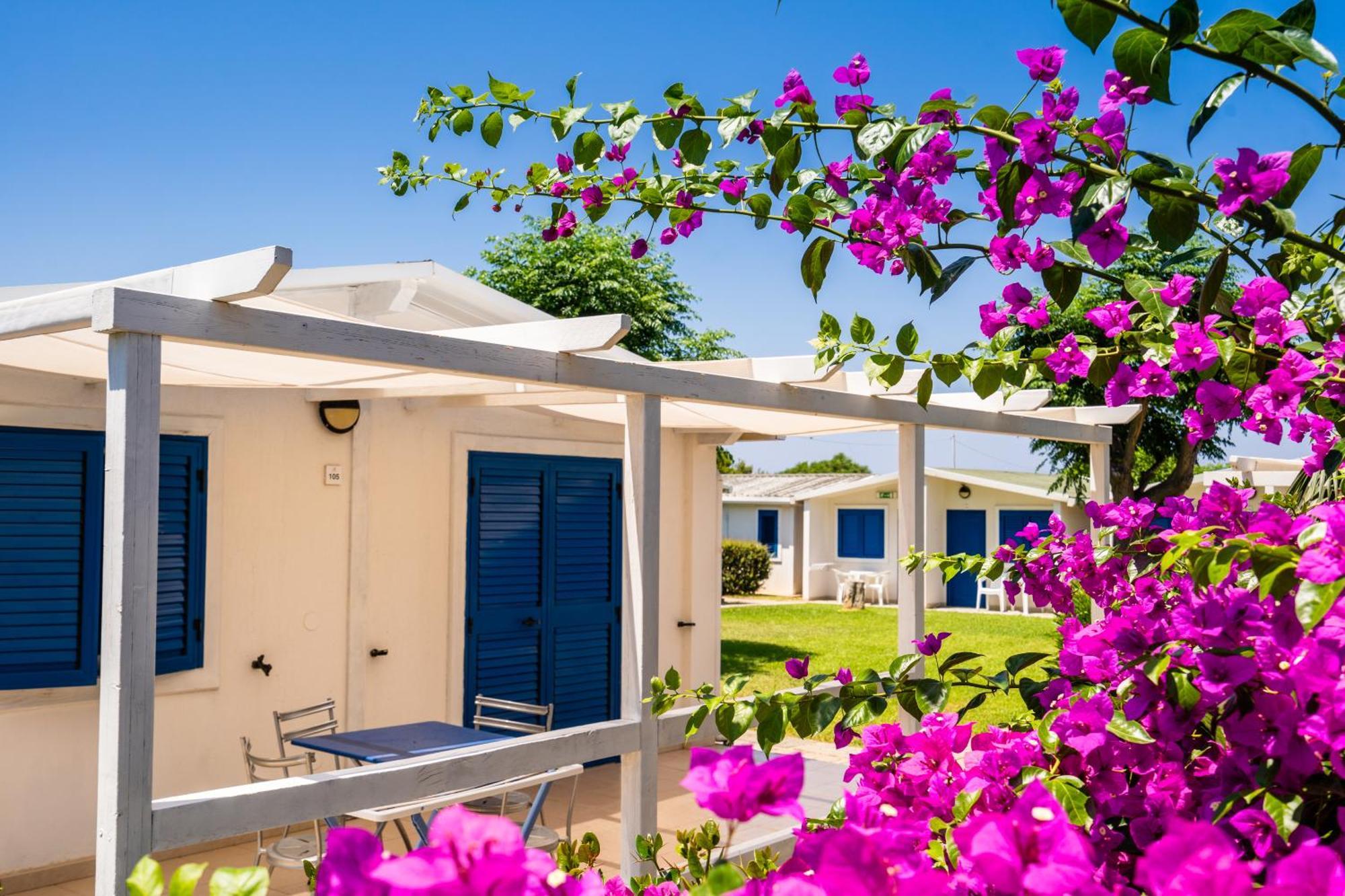 Le Dune Beach Club Messina Exteriör bild