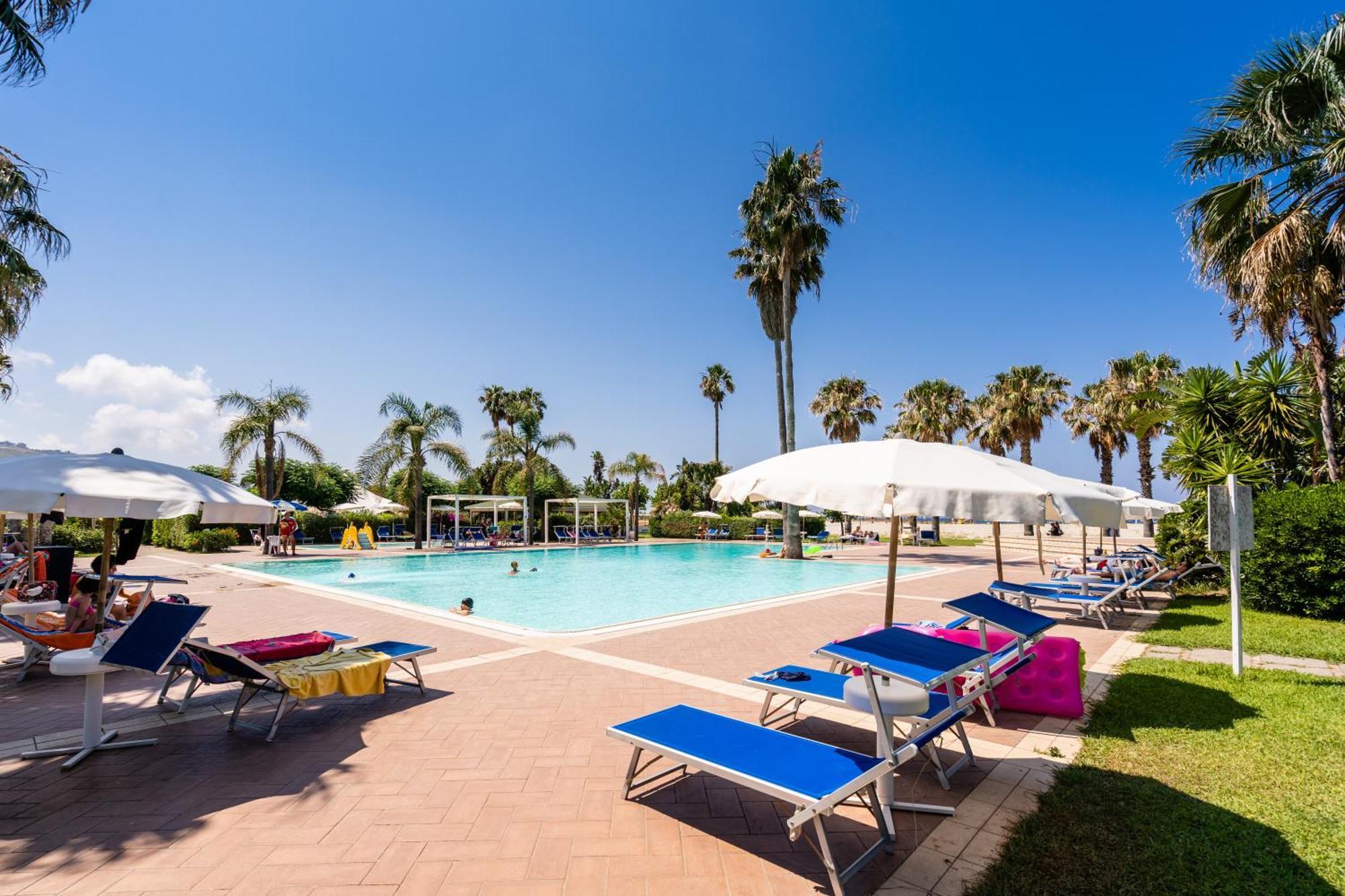 Le Dune Beach Club Messina Exteriör bild
